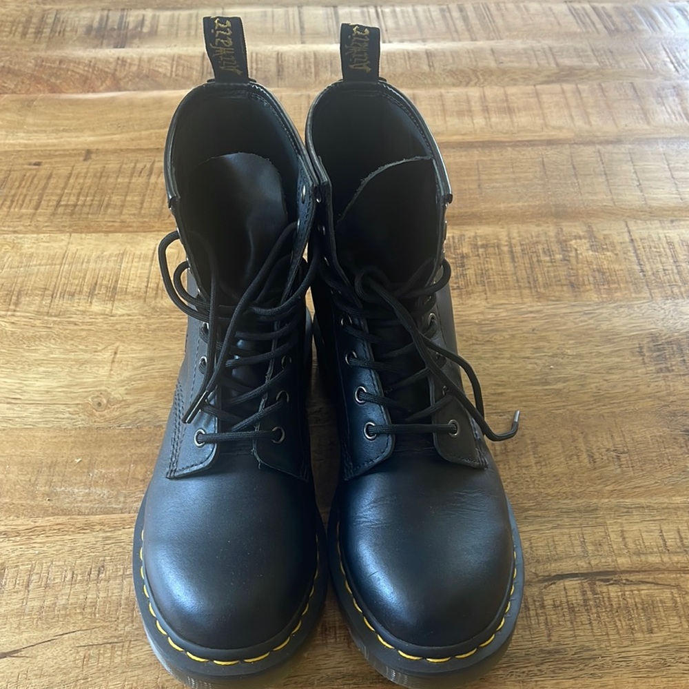 NWOT Women’s Dr. Martens 1460